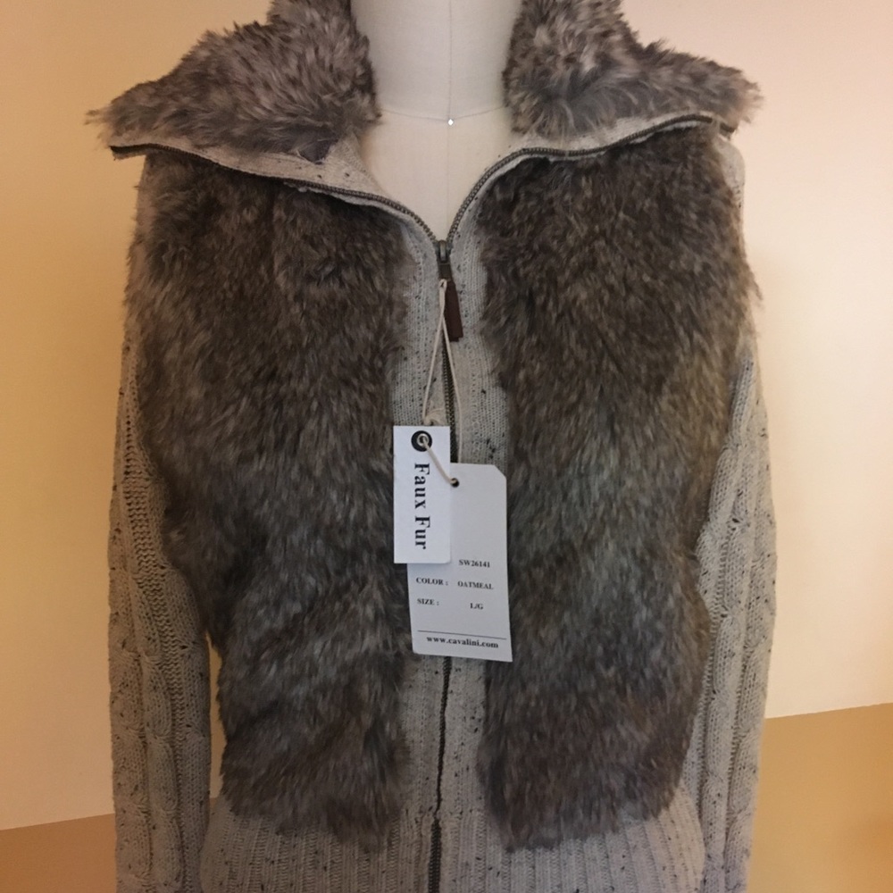 New Sweater with faux fur